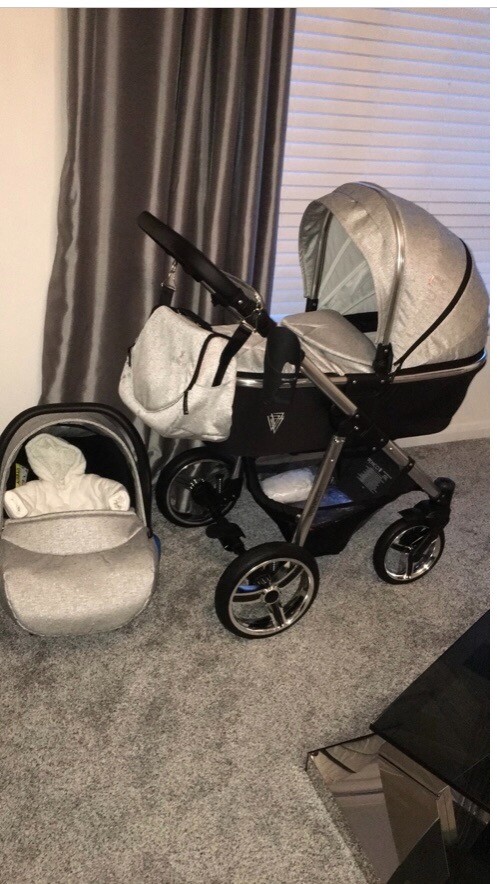 venicci pram silver spark